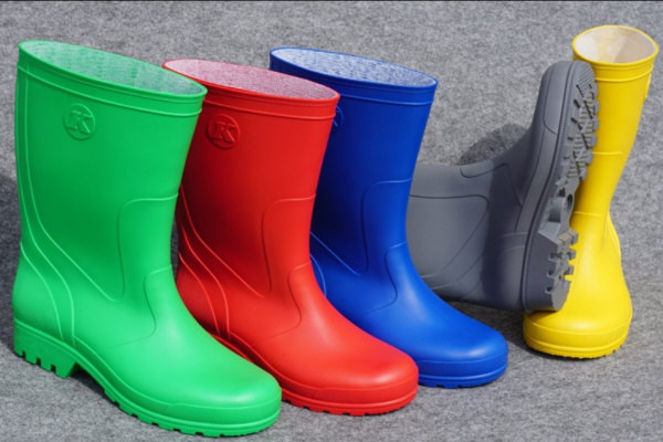 Produttore di stivali di gomma stivali di gomma isolati scarpe da lavoro per la casa Polonia - slide 01